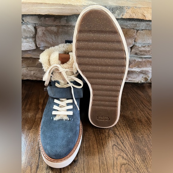 Coach Urban Hiker Genuine Shearling Lined High Top Sneaker Size 9 - Picture 3 of 6